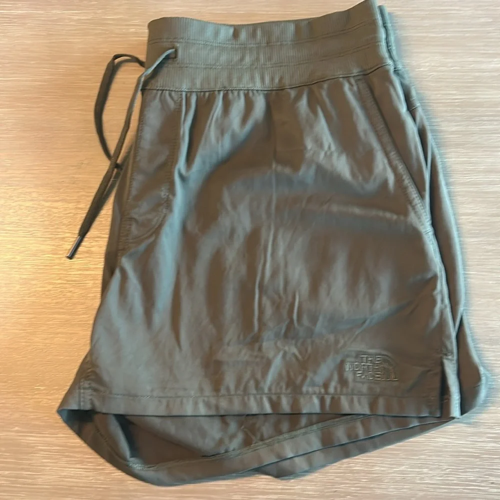 The North‎ Face Hunter green Performance Shorts